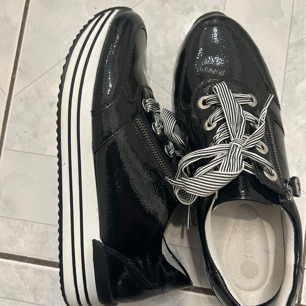 Used Remonte Sneakers US9 - Picture 3 of 7